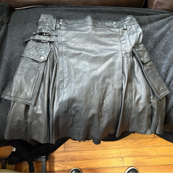 Men’s Genuine Black Leather Utility Scottish Kilt - Picture 3 of 6